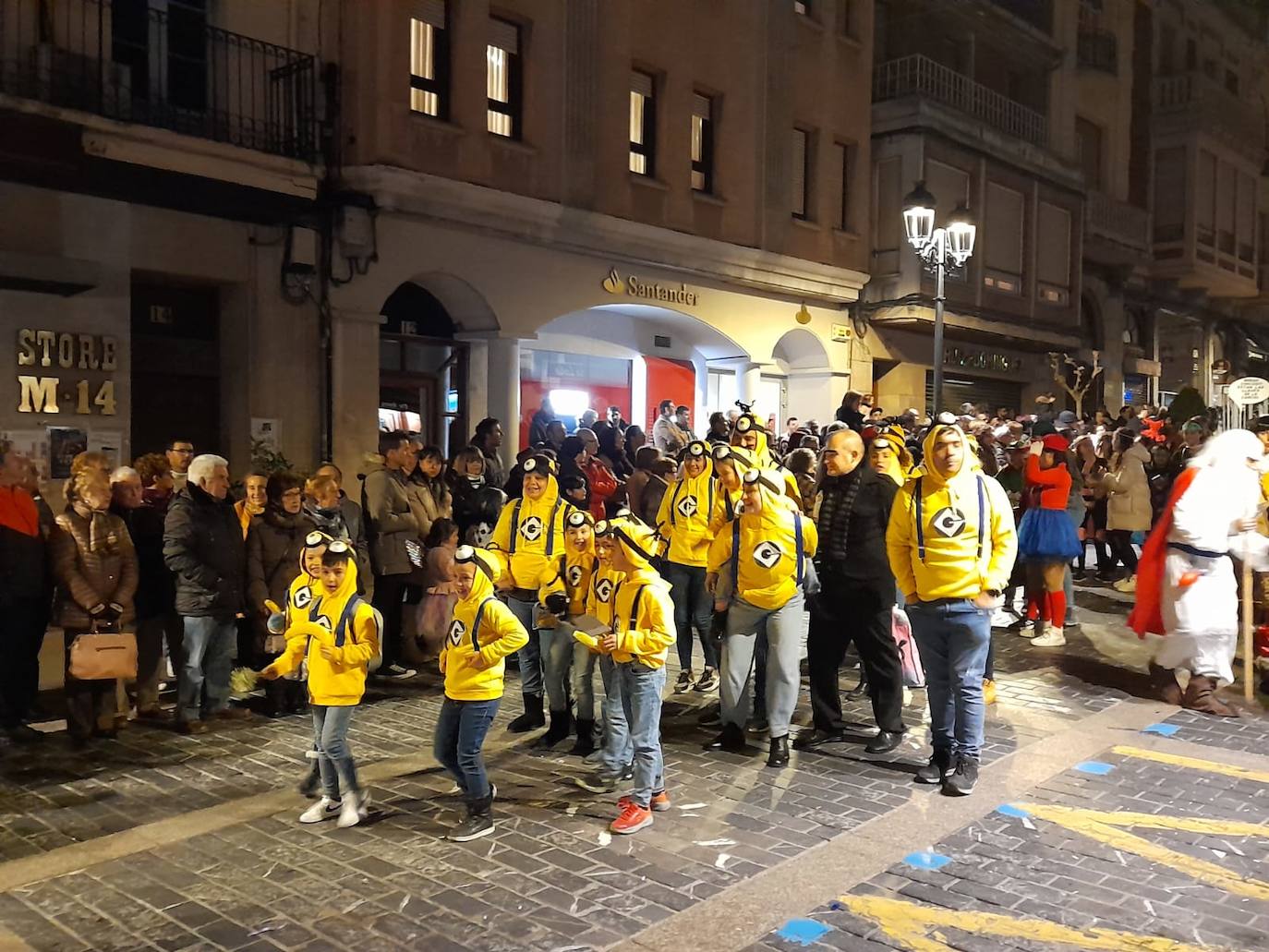 Fotos: La Reina del Carnaval encabeza el pasacalles en Calahorra