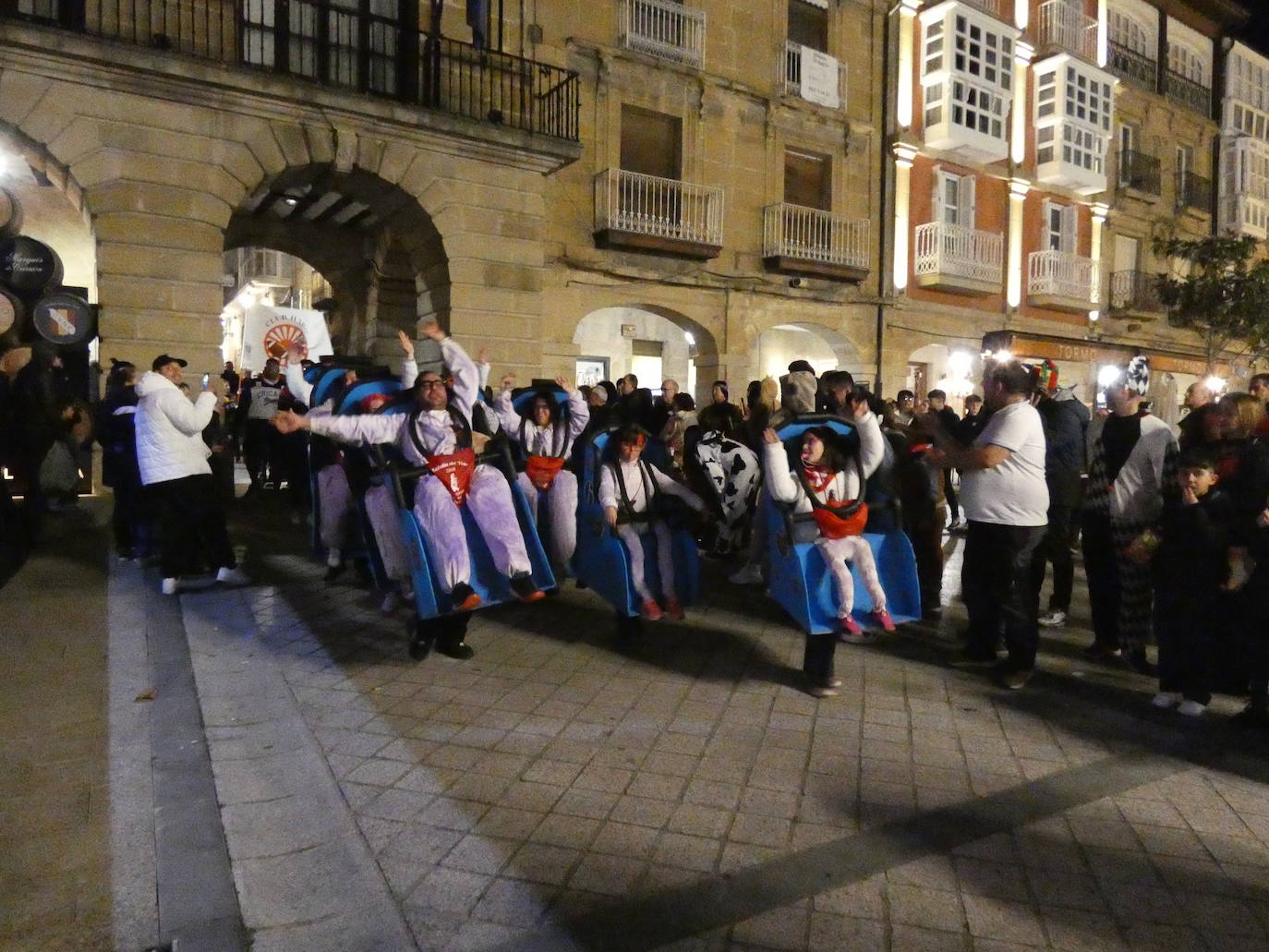 Fotos: Treinta grupos llenaron de color las calles de Haro