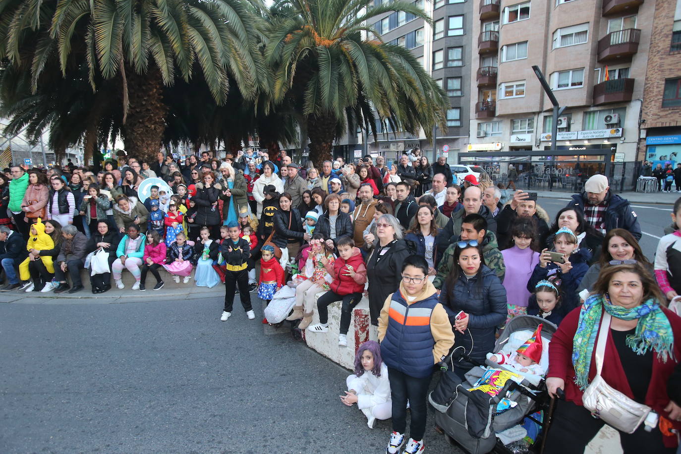 Fotos: Color y música en el multitudinario desfile de Logroño