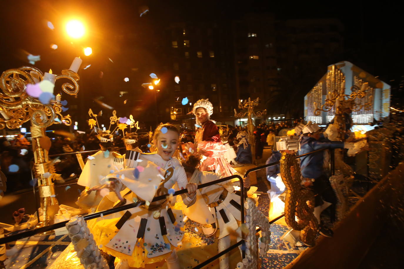 Fotos: Color y música en el multitudinario desfile de Logroño