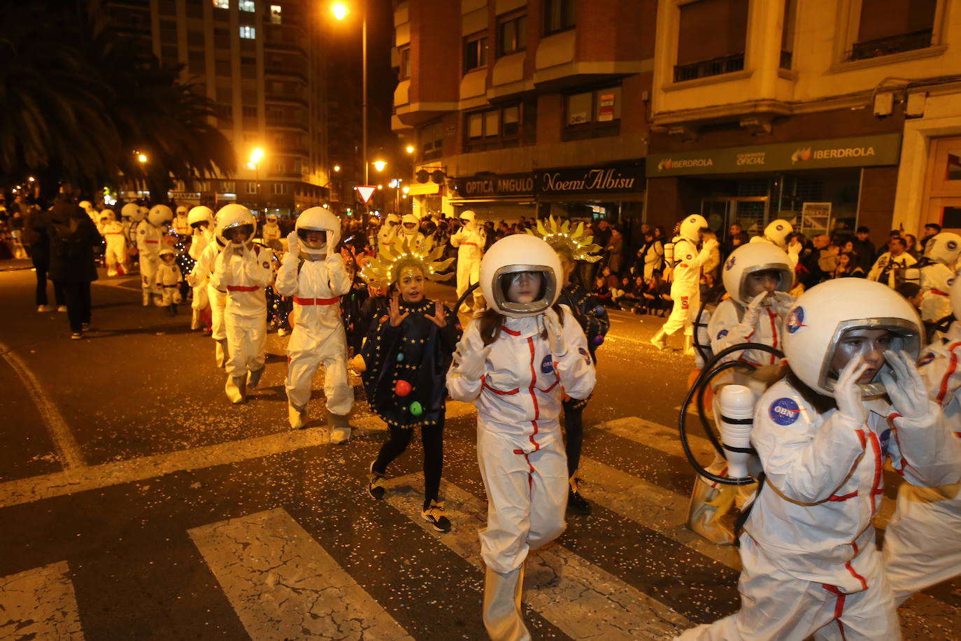 Fotos: Color y música en el multitudinario desfile de Logroño