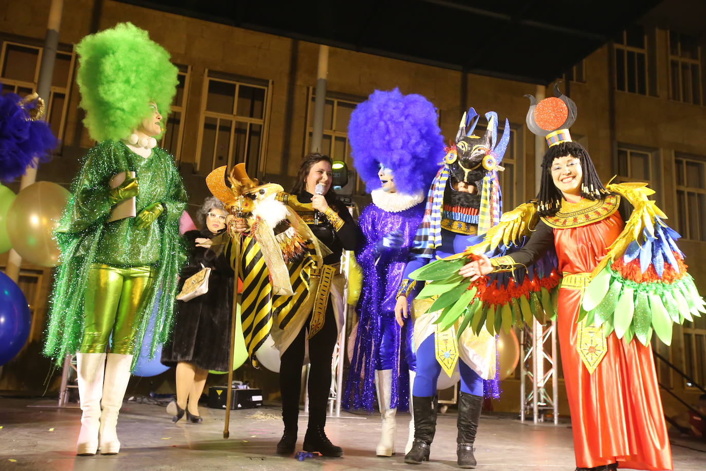 Fotos: Color y música en el multitudinario desfile de Logroño