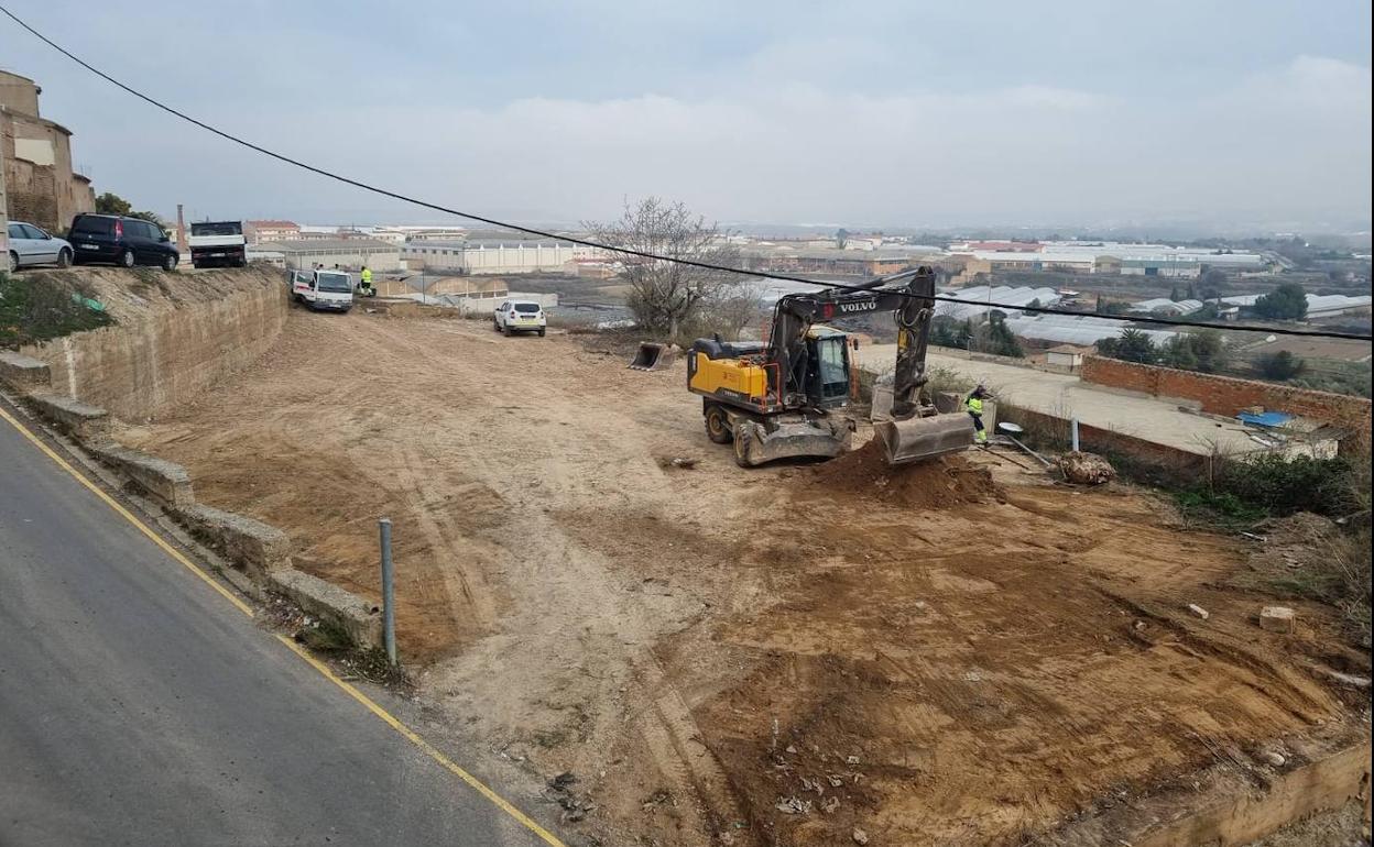 Trabajos de construcción del nuevo aparcamiento. 