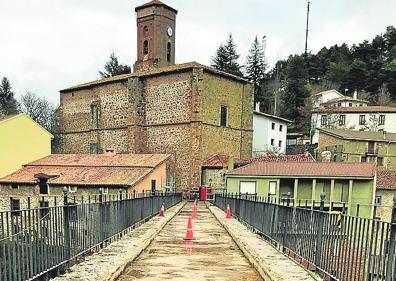 Imagen secundaria 1 - Obreros trabajando en el viaducto de Ortigosa de Cameros. 