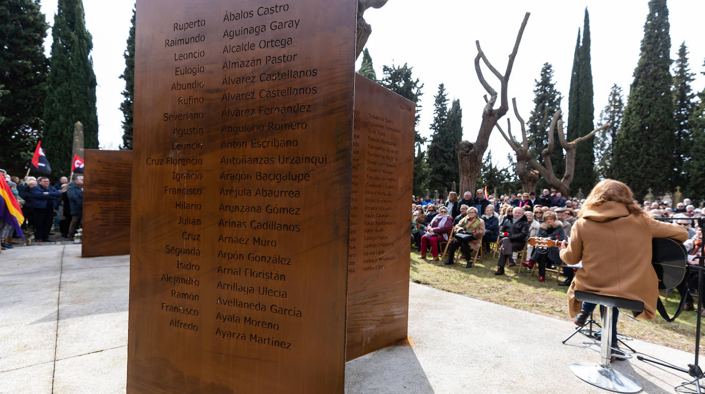 Fotos: Inauguración del memorial a los fusilados por el franquismo en Logroño