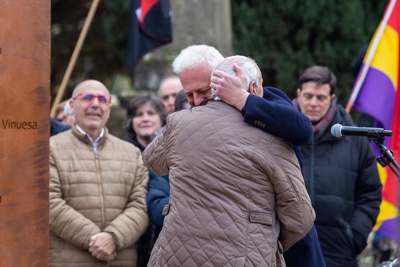 Fotos: Inauguración del memorial a los fusilados por el franquismo en Logroño