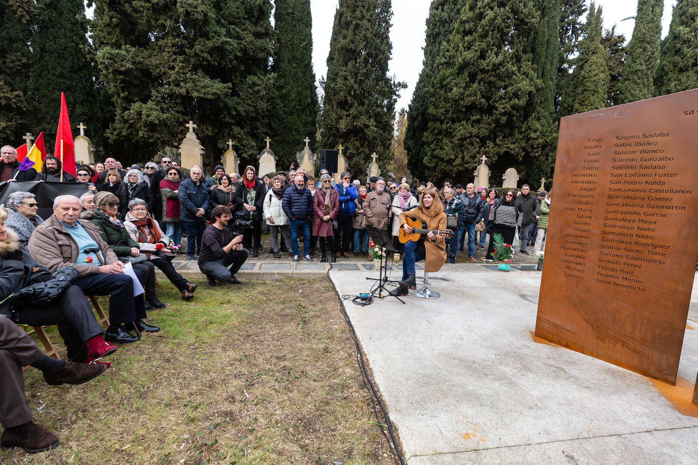 Fotos: Inauguración del memorial a los fusilados por el franquismo en Logroño