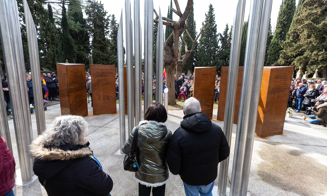 Fotos: Inauguración del memorial a los fusilados por el franquismo en Logroño