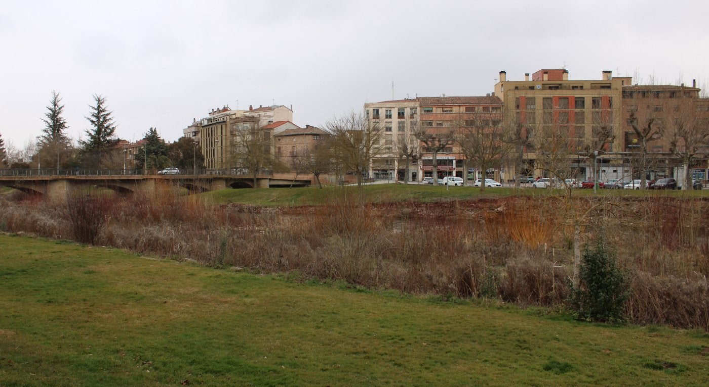 La margen derecha de la ribera del Najerilla ha sufrido varios desprendimientos en los últimos años. 