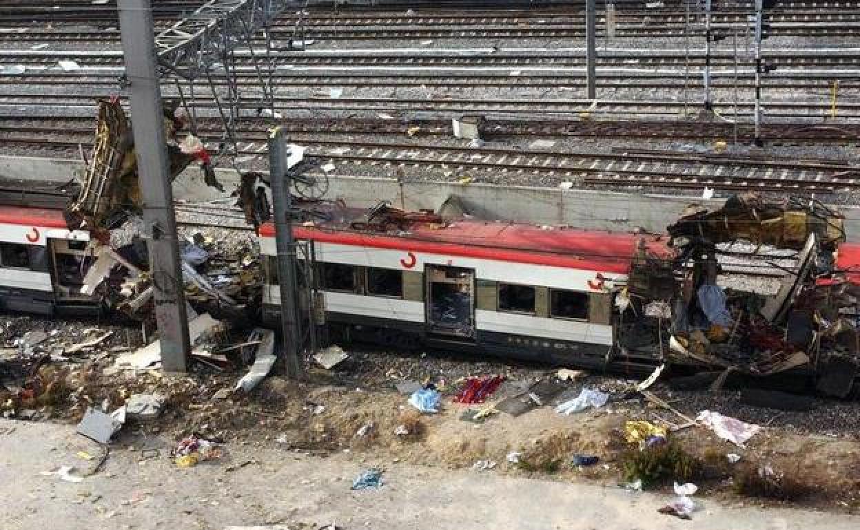 Uno de los trenes atacado durante el atentado del 11-M