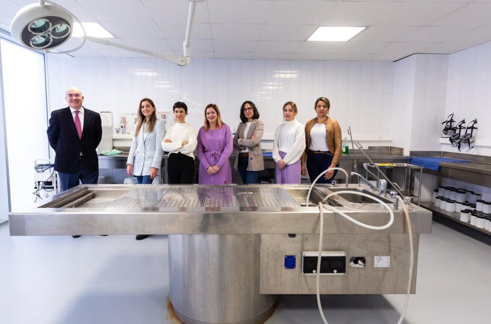 Jorge González, Eva Guillorme, Beatriz Moreno, Angélica Gutiérrez, Mercedes Martínez, Lucía Justa y Thaline Silva. 