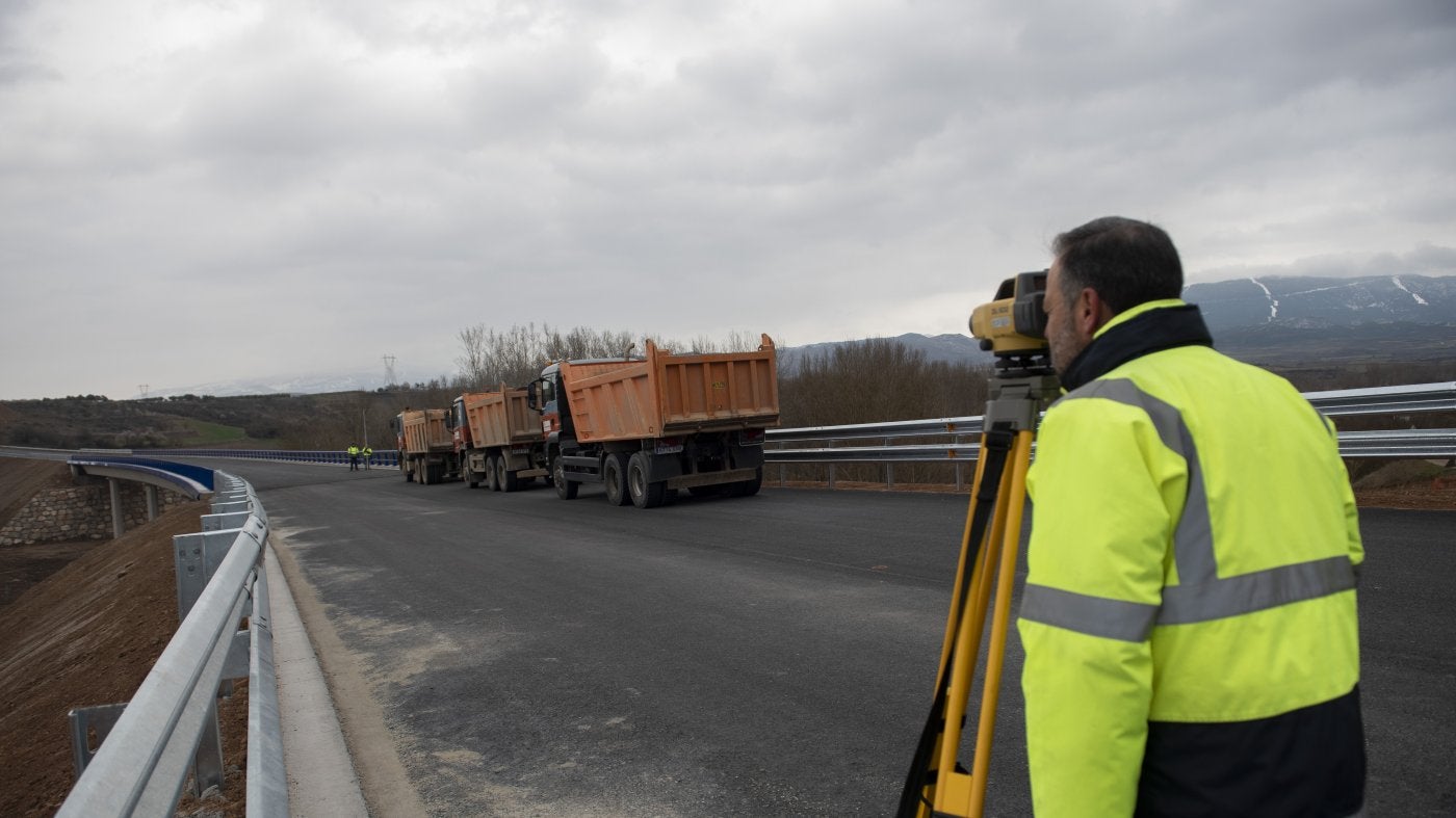 Superada la prueba del nuevo viaducto sobre el río Leza