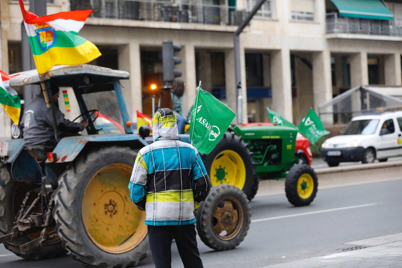 Fotos: La tractorada atraviesa la calle Chile y enfila Gran Vía