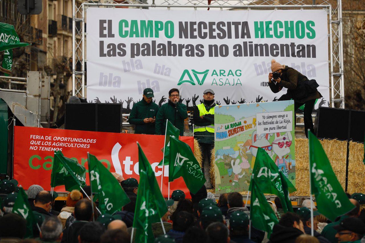 Fotos: La tractorada atraviesa la calle Chile y enfila Gran Vía