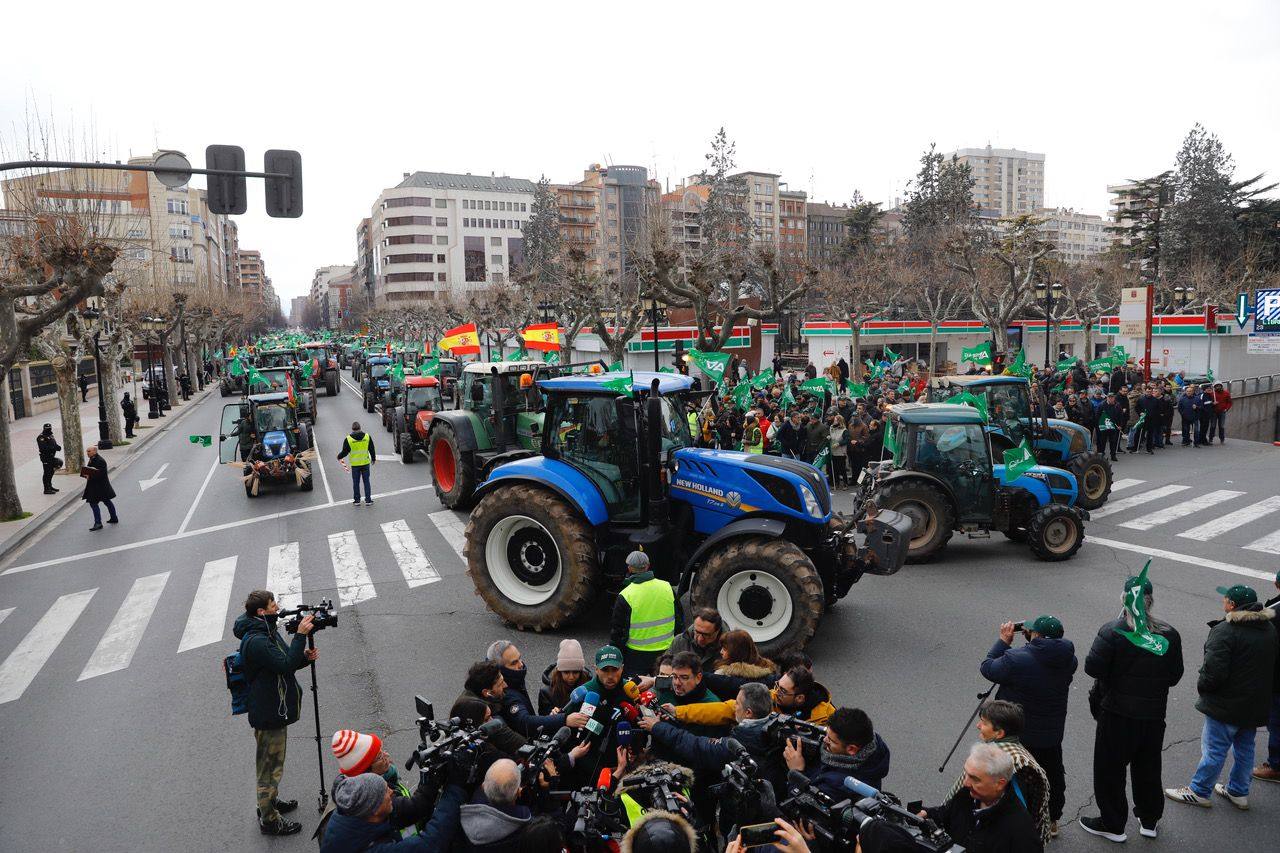 Fotos: La tractorada atraviesa la calle Chile y enfila Gran Vía