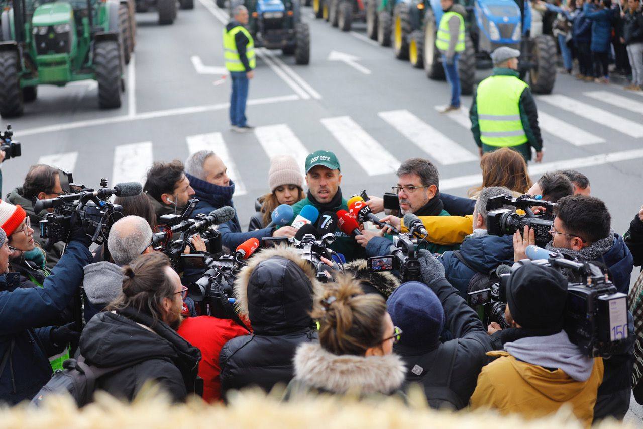 Fotos: La tractorada atraviesa la calle Chile y enfila Gran Vía
