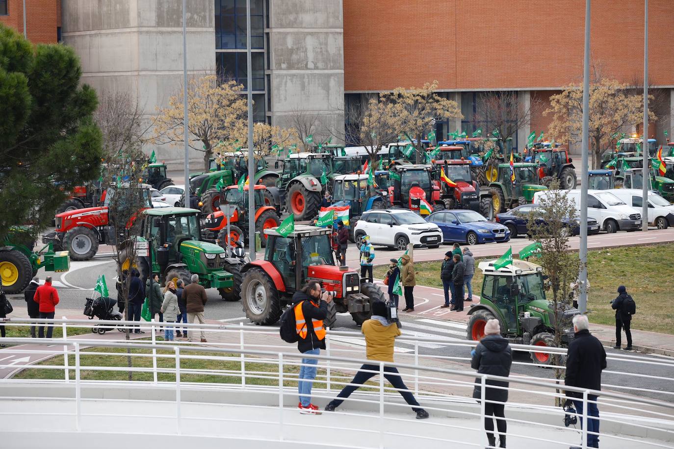 Fotos: La tractorada atraviesa la calle Chile y enfila Gran Vía