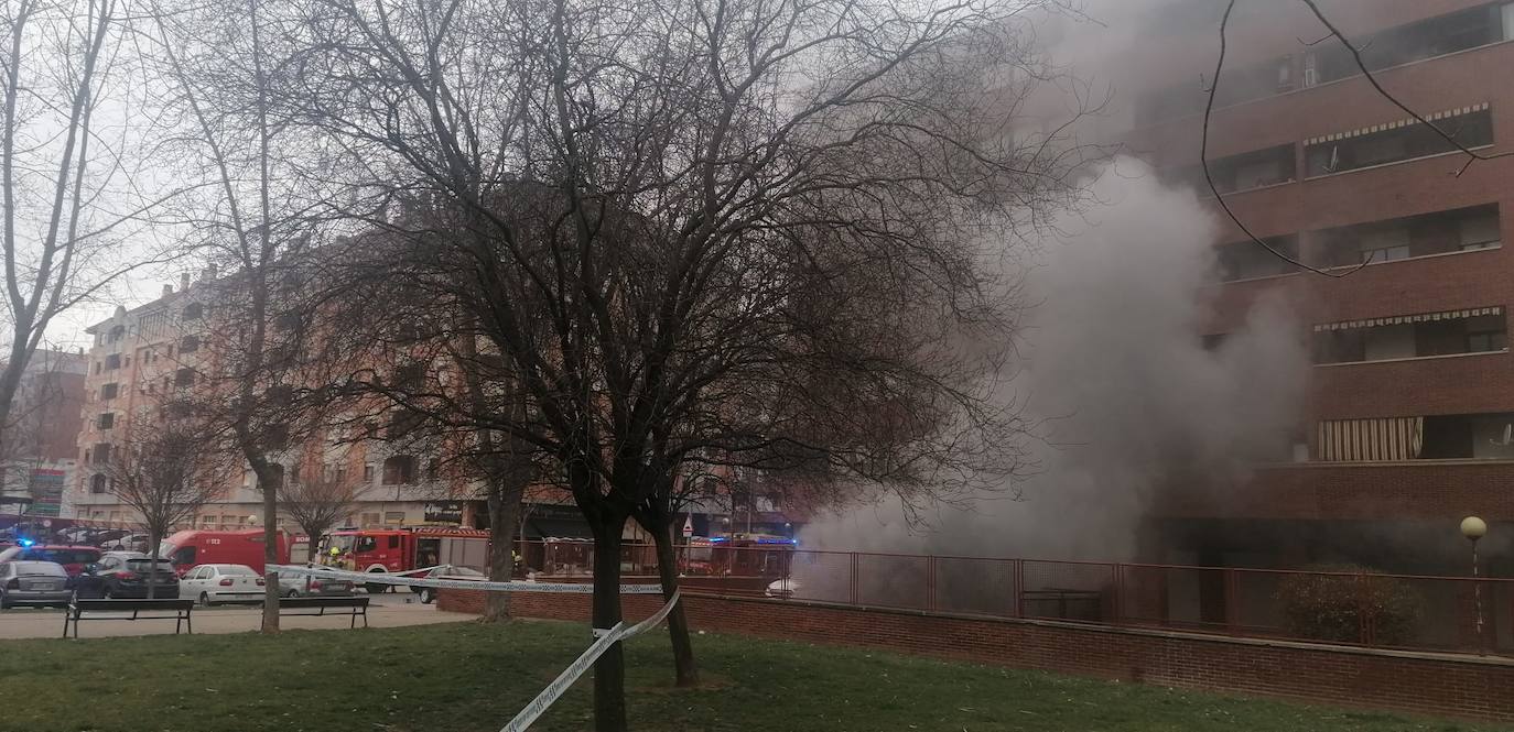 Imagen secundaria 1 - Tres imágenes de la zona del incendio.