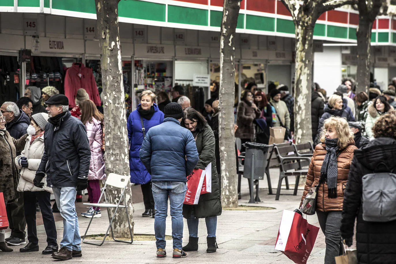 Fotos: Logrostock llena el centro de Logroño de gangas