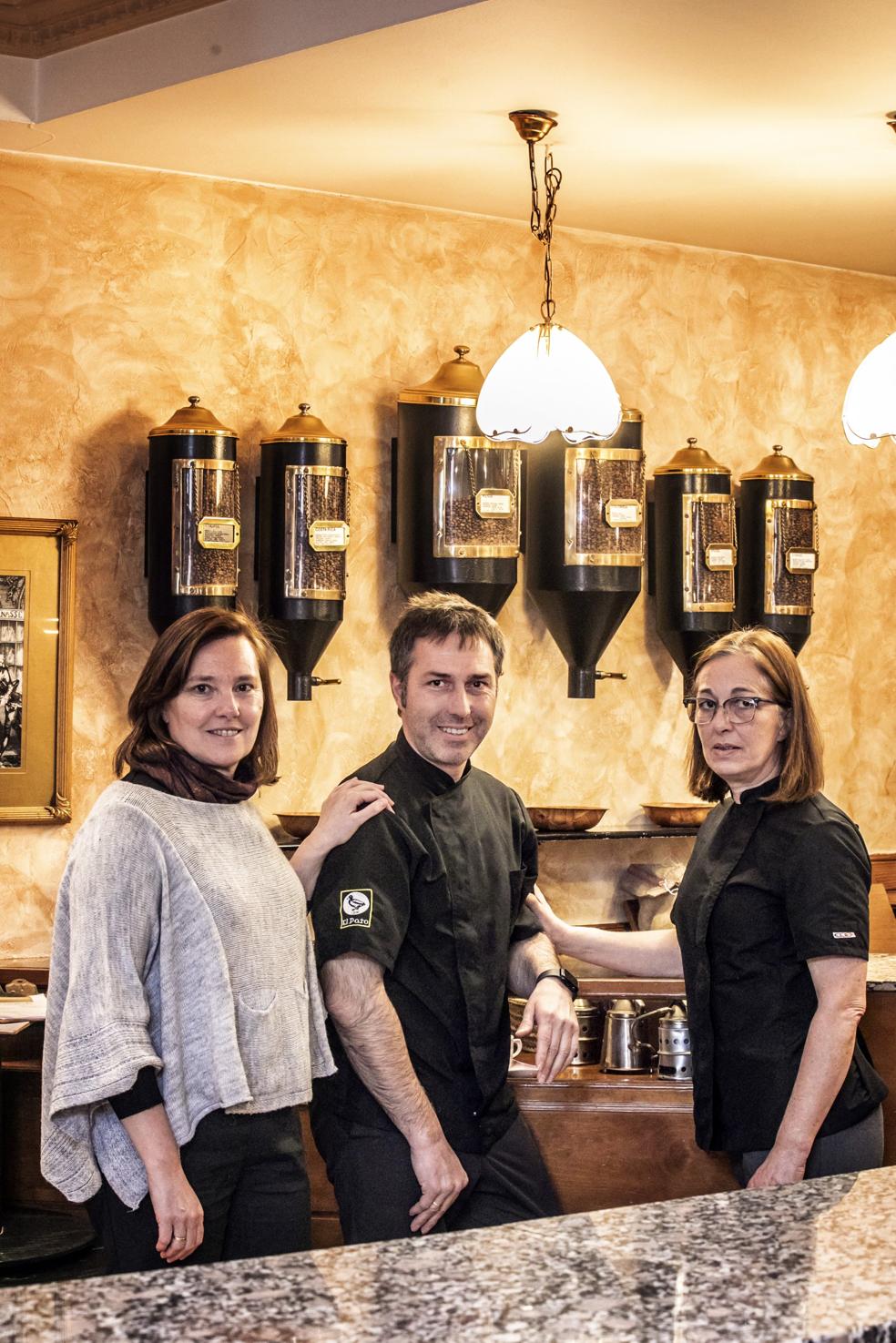 Ana Elvira, Joaquín y Ascensión Martínez, la cuarta generación de la familia de Cafés El Pato. 