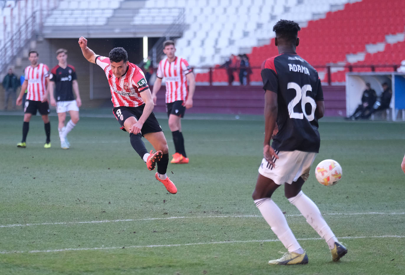 Fotos: El triunfo de la UD Logroñés frente a Osasuna hace sonreír a Las Gaunas