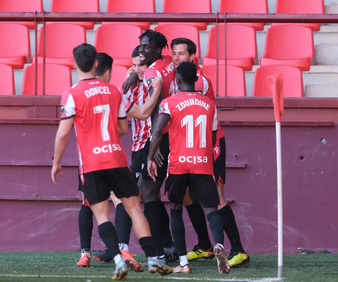Fotos: El triunfo de la UD Logroñés frente a Osasuna hace sonreír a Las Gaunas