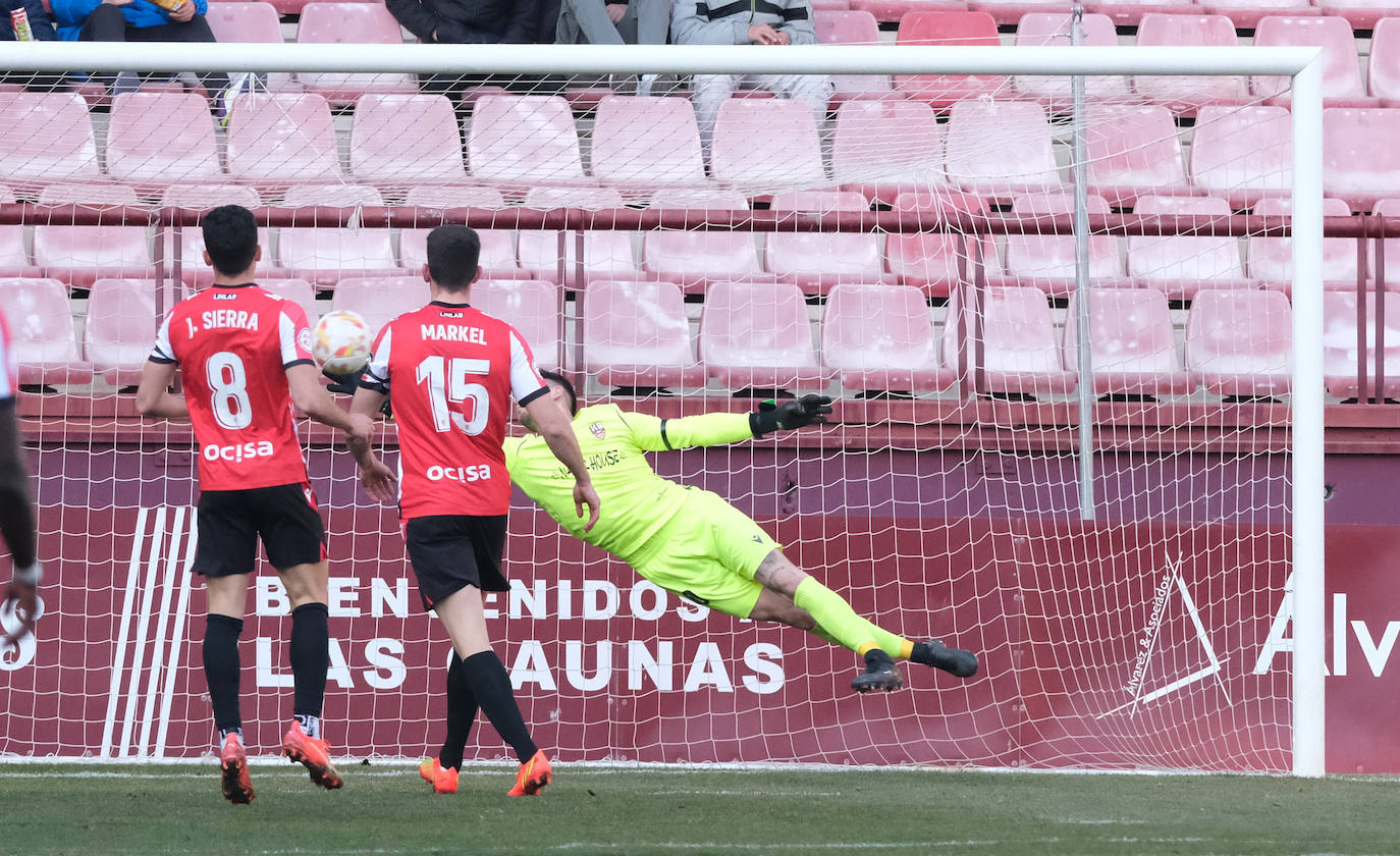 Fotos: El triunfo de la UD Logroñés frente a Osasuna hace sonreír a Las Gaunas