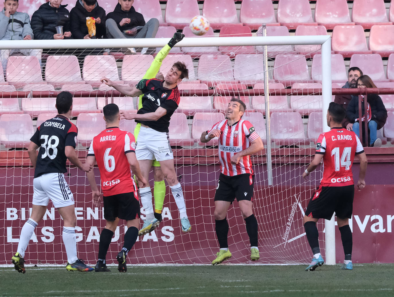 Fotos: El triunfo de la UD Logroñés frente a Osasuna hace sonreír a Las Gaunas