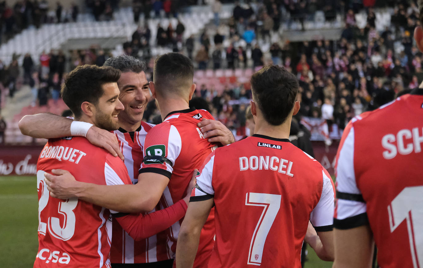 Fotos: El triunfo de la UD Logroñés frente a Osasuna hace sonreír a Las Gaunas