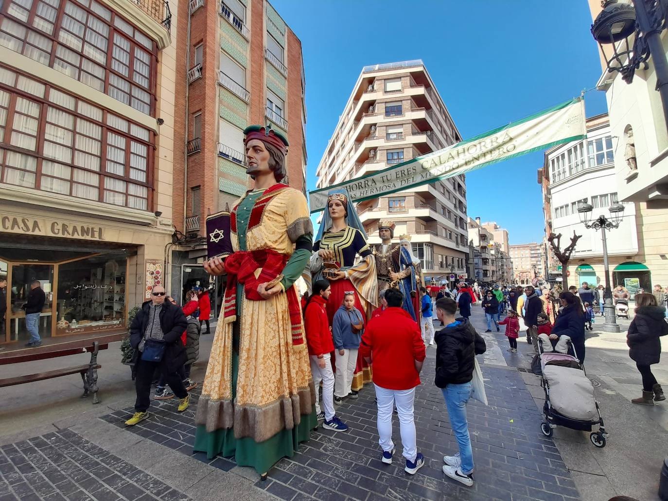 Fotos: Gigantes, cabezudos y recortadores para el cierre de fiestas de Calahorra