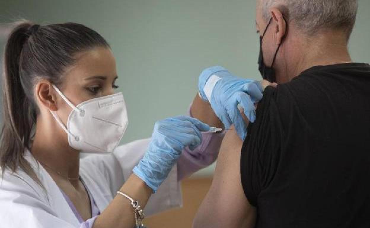 Vacunación contra la gripe y la covid en Andalucía.