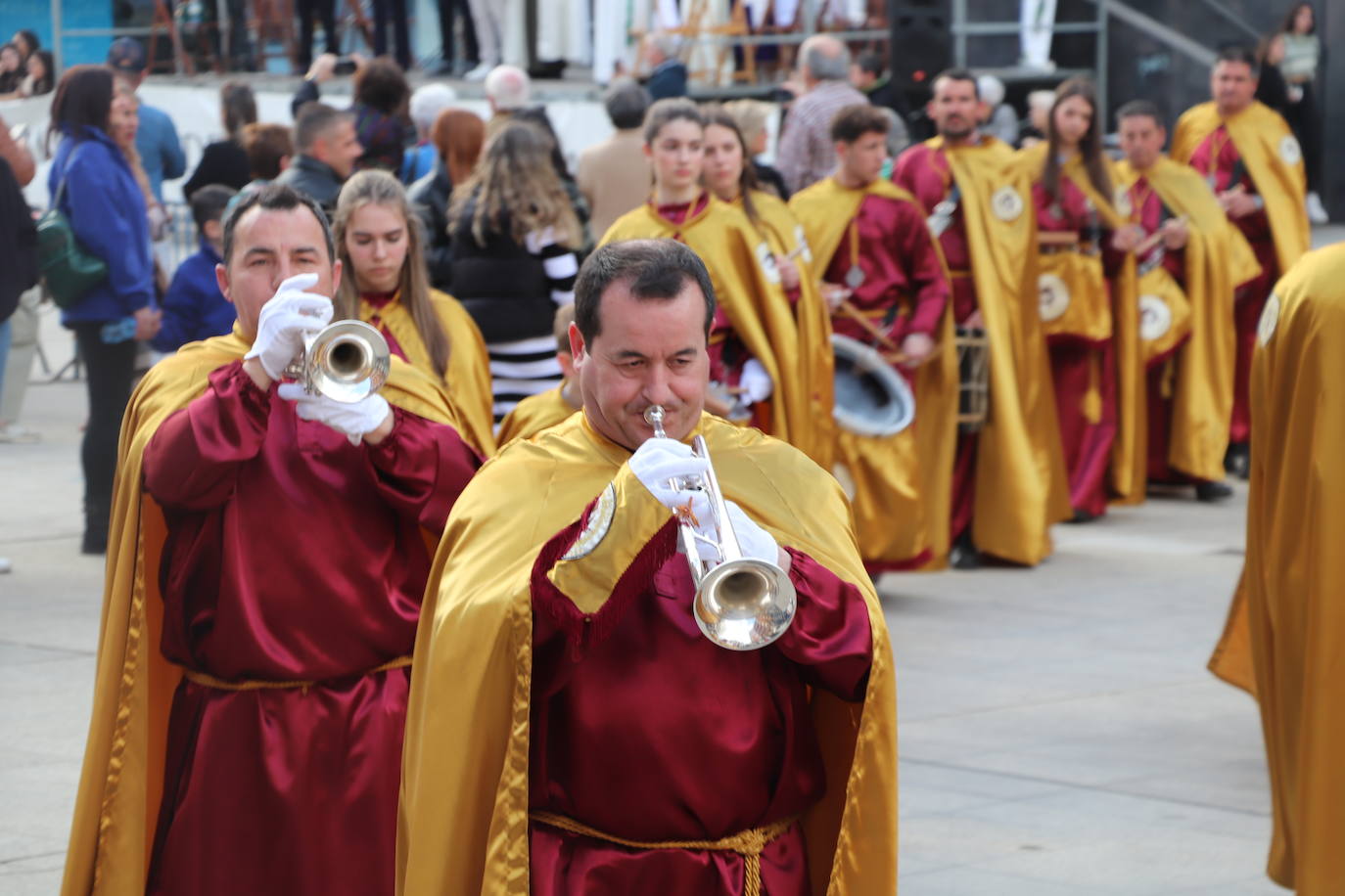 Fotos: La XVIII Exaltación de Bandas de Cofradías de Arnedo reúne a ocho agrupaciones de cuatro comunidades en la plaza de España