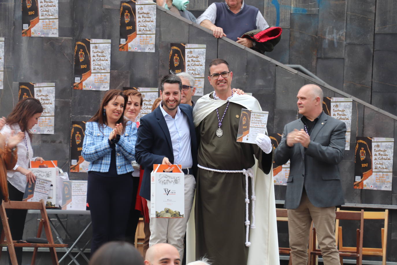 Fotos: La XVIII Exaltación de Bandas de Cofradías de Arnedo reúne a ocho agrupaciones de cuatro comunidades en la plaza de España