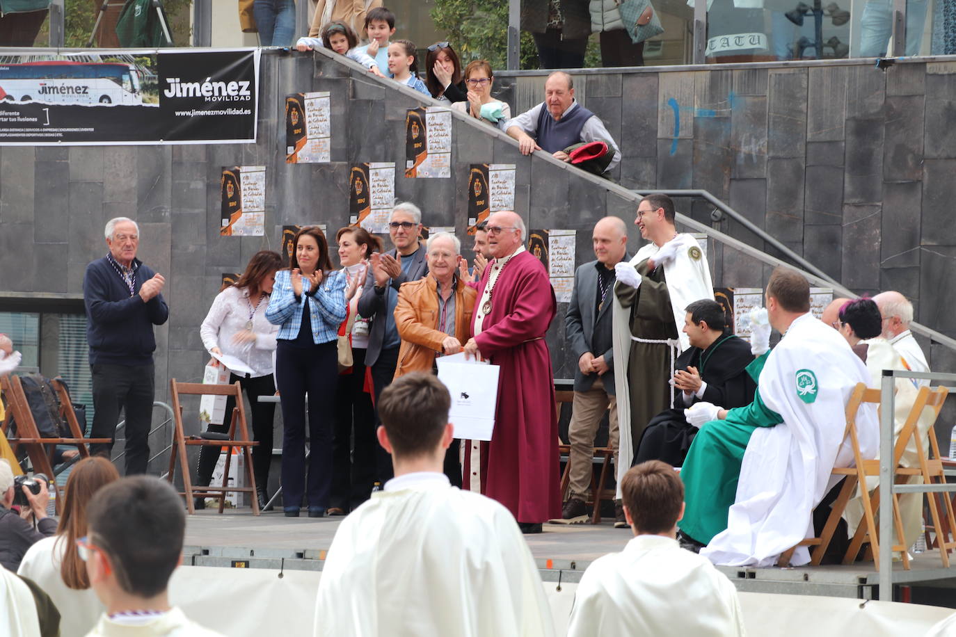 Fotos: La XVIII Exaltación de Bandas de Cofradías de Arnedo reúne a ocho agrupaciones de cuatro comunidades en la plaza de España