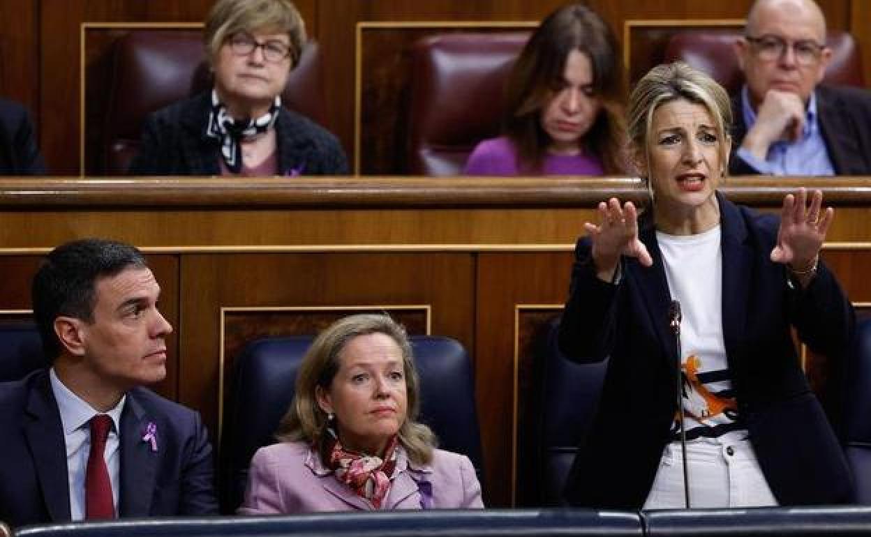 Pedro Sánchez, Nadia Calviño y Yolanda Díaz en el Congreso.