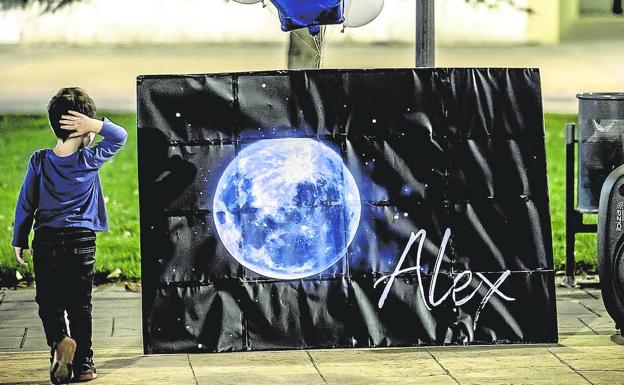 Homenaje al pequeño Álex, en el parque Entre Ríos, en el primer aniversario de su asesinato. 