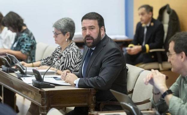 Jon Iñarritu y María Dantas durante la Comisión de Interior.