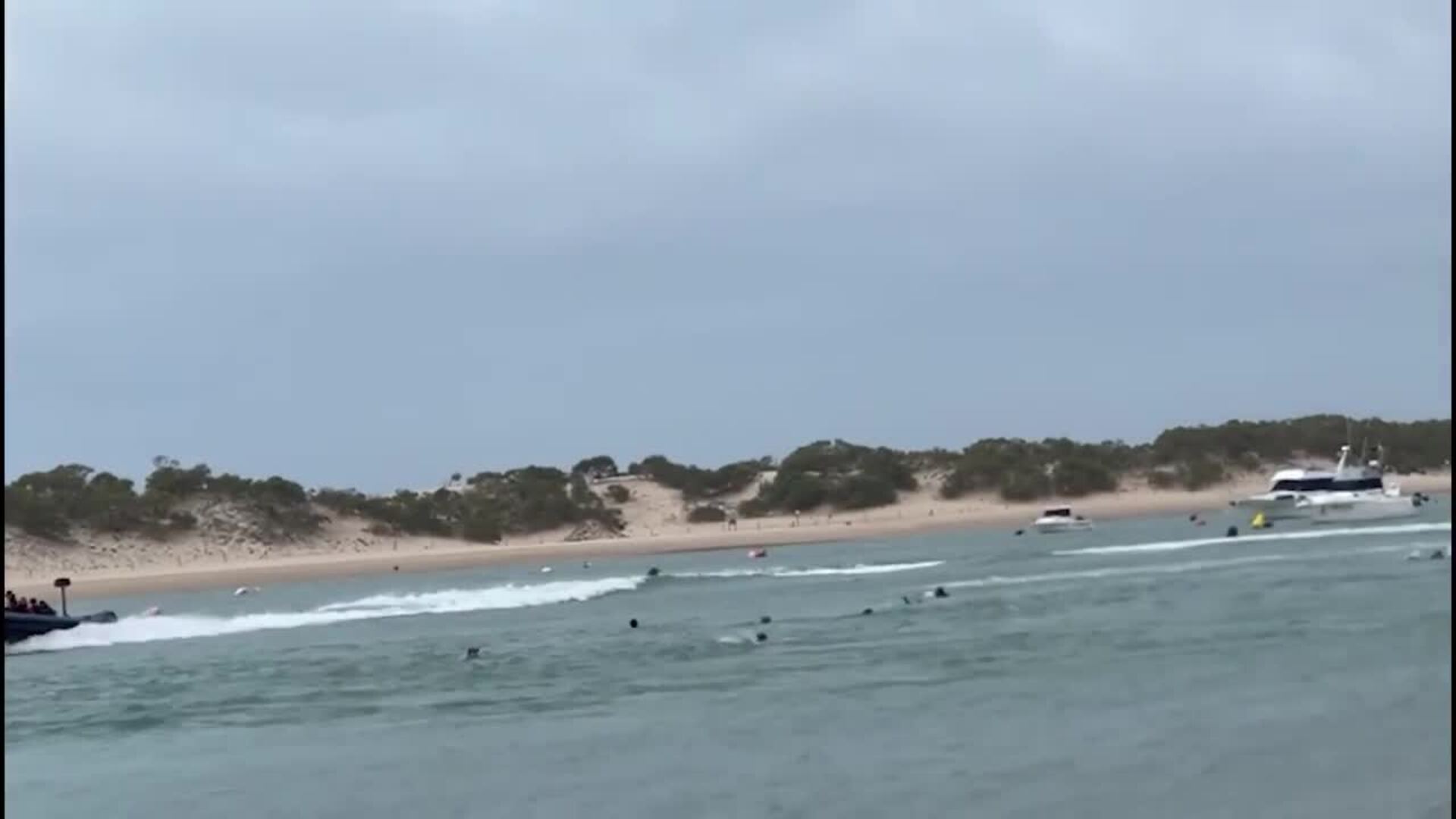 4 migrantes fallecidos en una patera llegada a Camposoto y 3 hospitalizados de otra en Chiclana