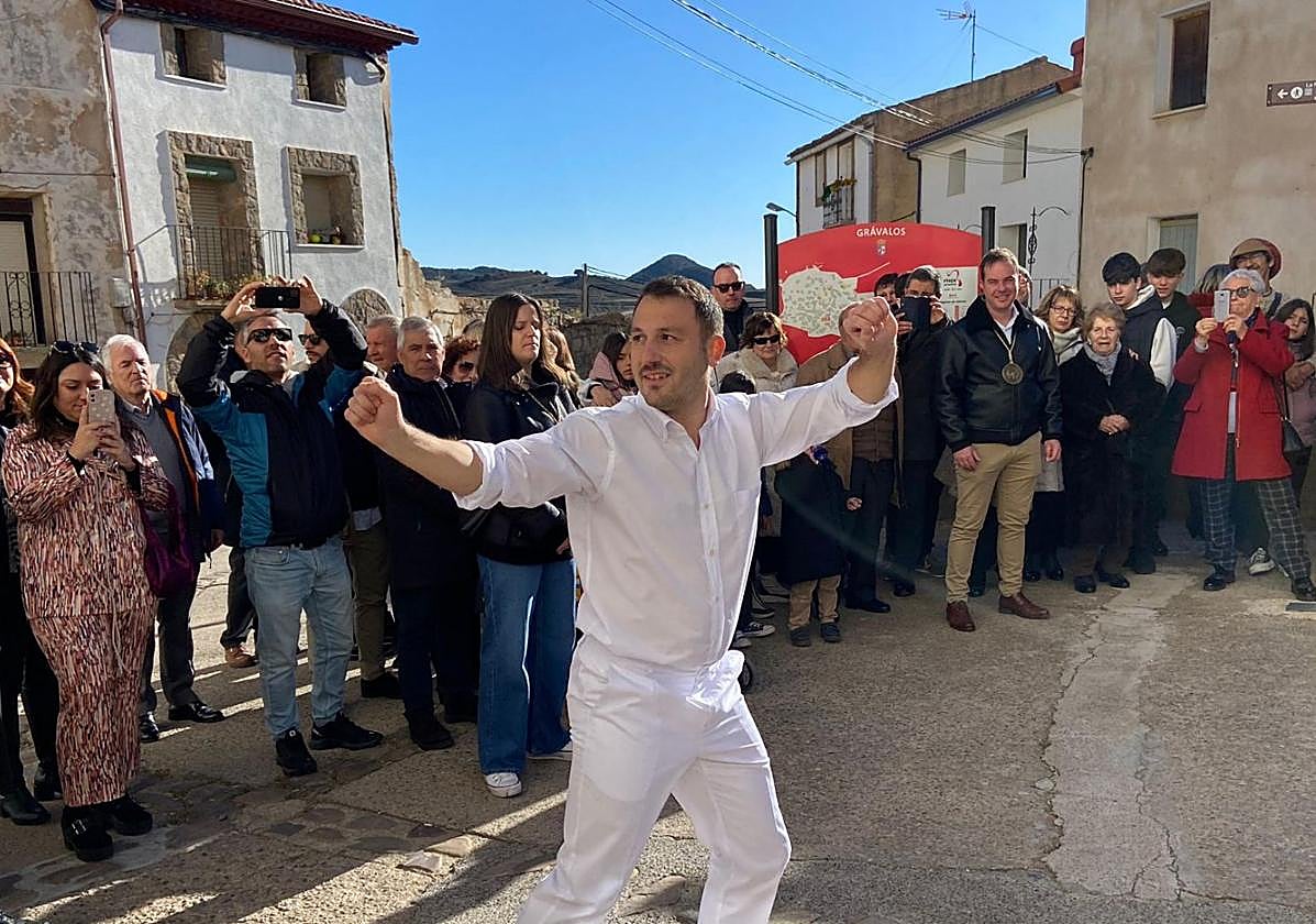 Baile de los brindis en Grávalos