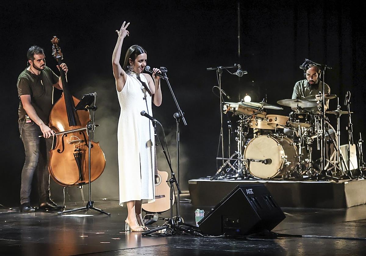 Actuación de Valeria Castro, anoche en Riojafórum, el primero de los cuatro Grandes Conciertos de Actual 2024.