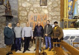 Ana Balmaseda, presidenta de Asociación Zopin; Joaquín Ruiz, párroco de Arnedillo; Pedro Montalvo, alcalde; Antonio Martínez Íñigo, presidente de Asociación Tierras de Pan; Javier Martínez-Losa, concejal de Cultura; y Rubén Pascual, concejal de Medio Ambiente.