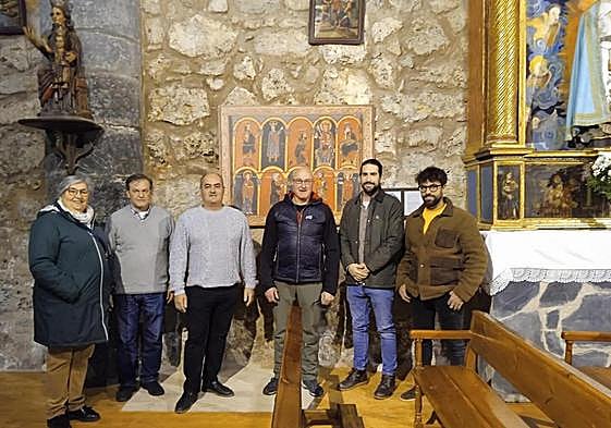 Ana Balmaseda, presidenta de Asociación Zopin; Joaquín Ruiz, párroco de Arnedillo; Pedro Montalvo, alcalde; Antonio Martínez Íñigo, presidente de Asociación Tierras de Pan; Javier Martínez-Losa, concejal de Cultura; y Rubén Pascual, concejal de Medio Ambiente.