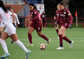 Olga García e Ida, durante el partido de este domingo.