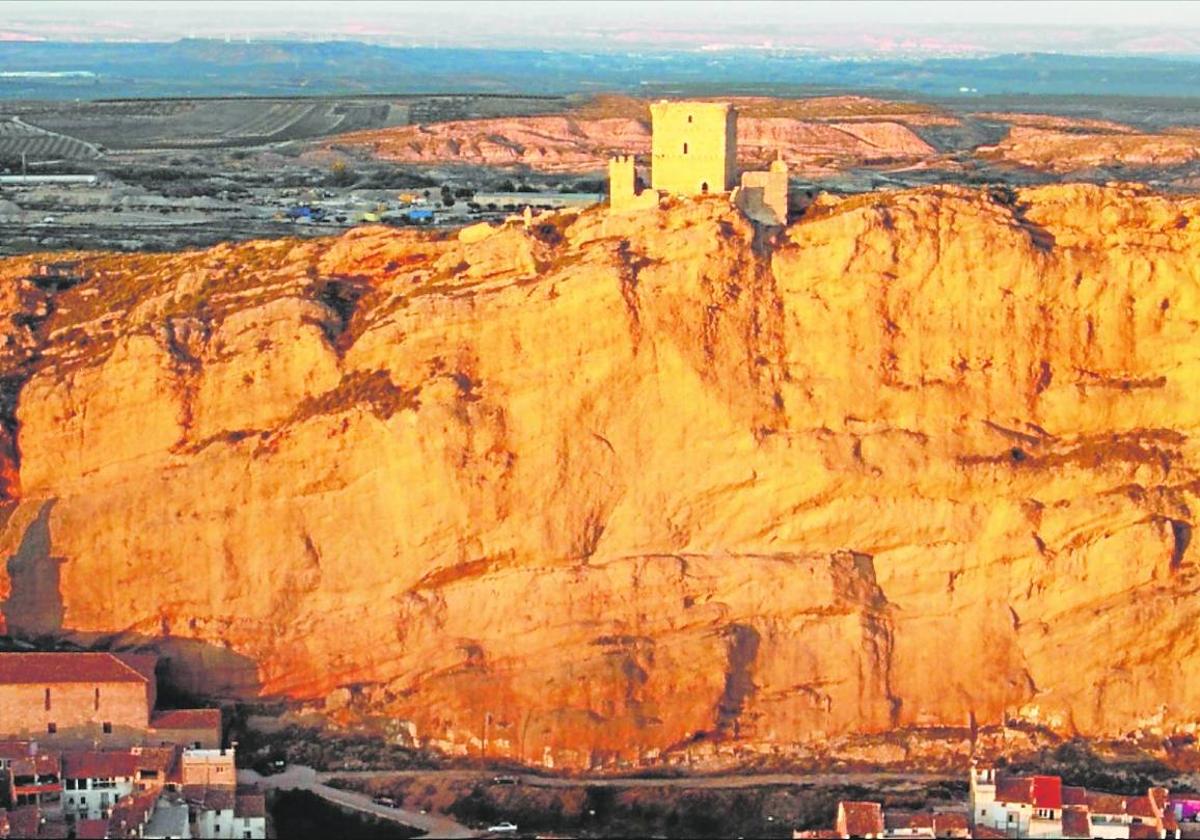 Vista general de la peña de Quel.