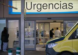 El servicio de Urgencias del Hospital San Pedro parece dejar atrás la asfixiante carga asistencial de las últimas semanas, aunque las cifras de atenciones se mantienen aún altas.