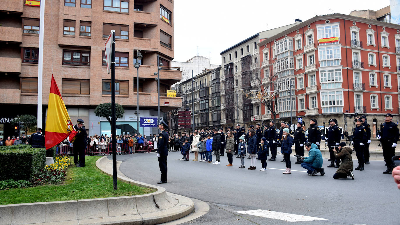 Izado solemne de la bandera en el 200 aniversario de la Policía Nacional