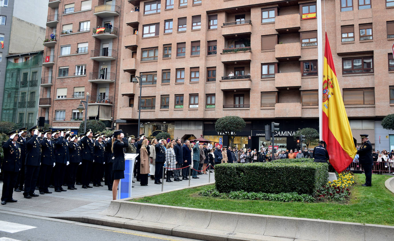 Izado solemne de la bandera en el 200 aniversario de la Policía Nacional