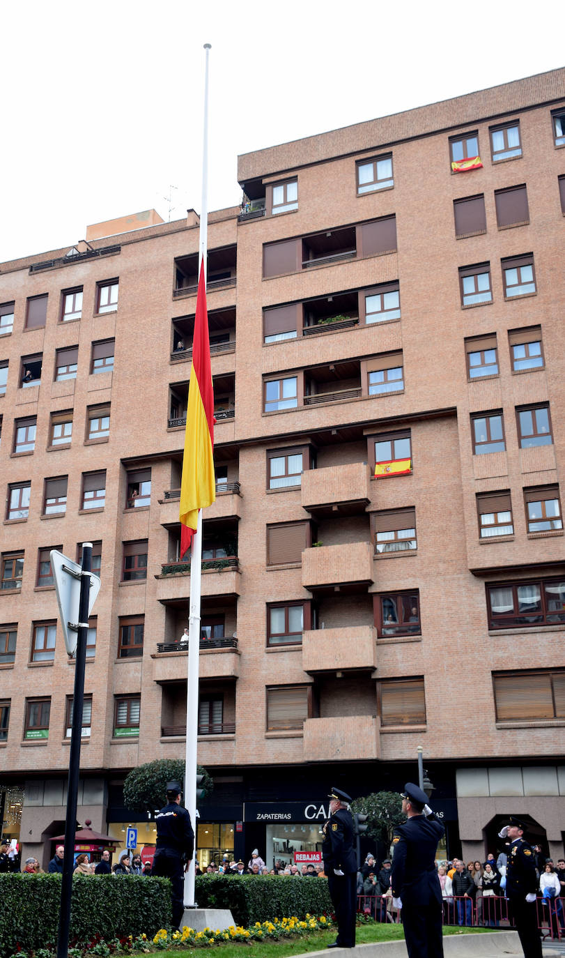 Izado solemne de la bandera en el 200 aniversario de la Policía Nacional