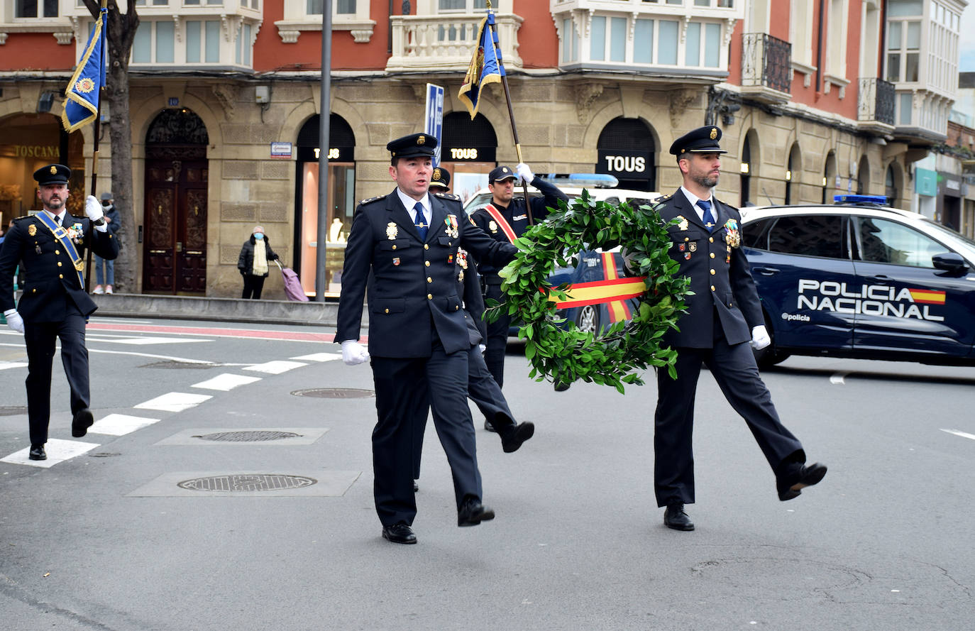 Izado solemne de la bandera en el 200 aniversario de la Policía Nacional