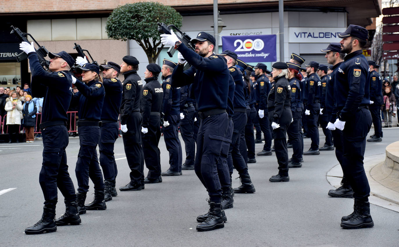 Izado solemne de la bandera en el 200 aniversario de la Policía Nacional